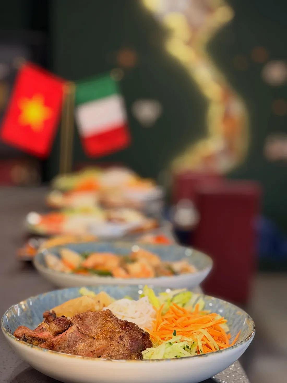 Bún thịt nướng con vermicelli di riso